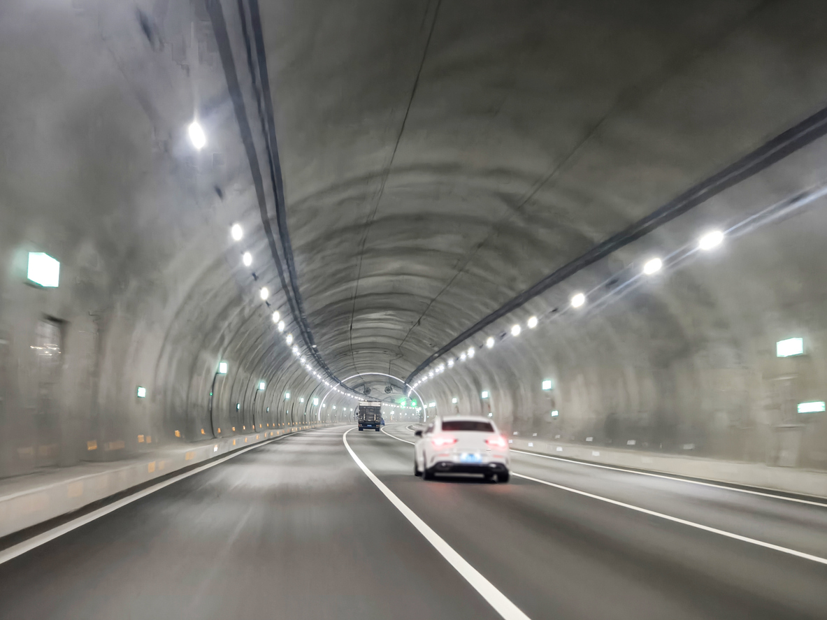 Tunely patria medzi najbezpečnejšie časti diaľnic. Dôvodom sú technológie